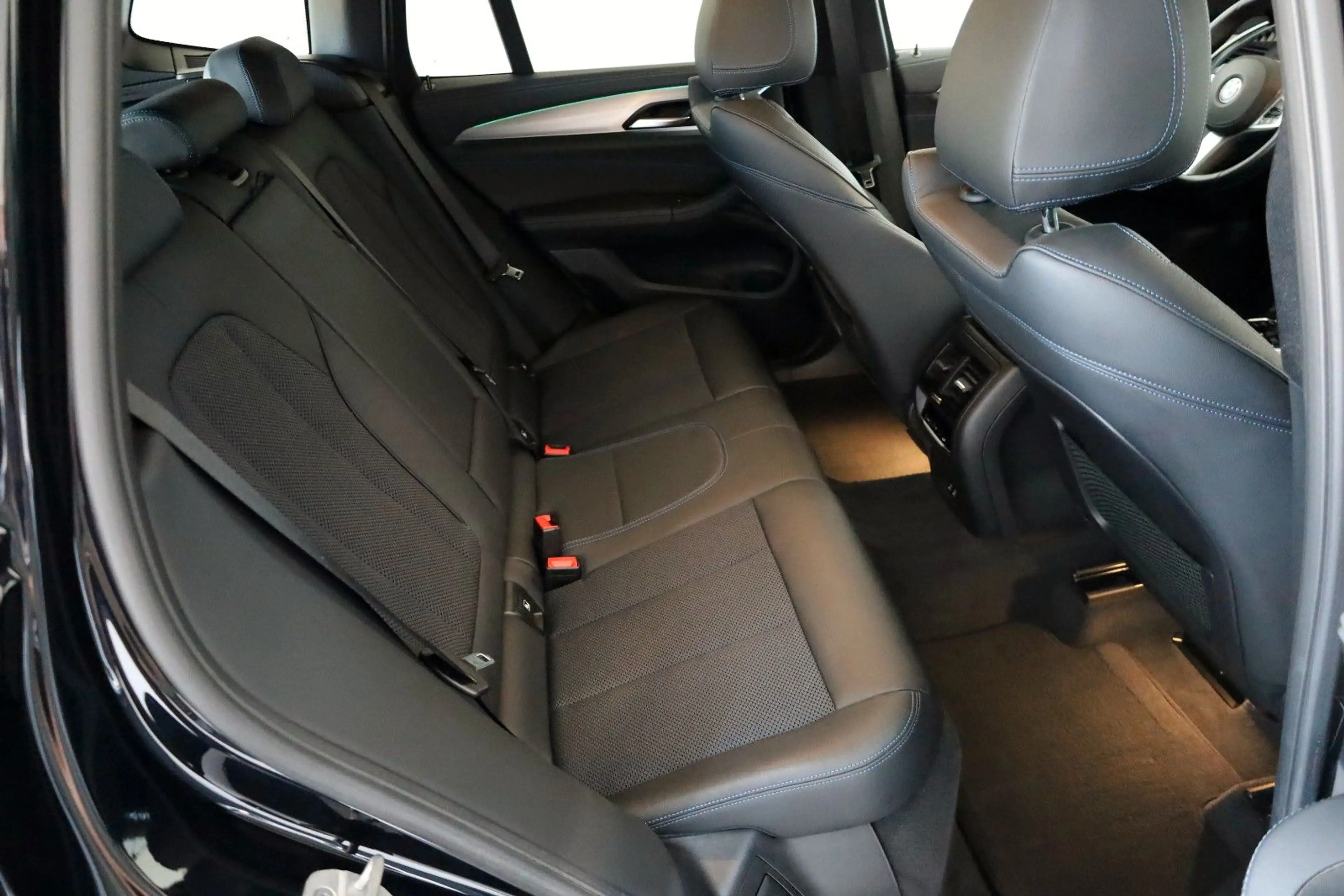 BMW X3 xDrive 20d M Sport T.Leder,Navi,LED,HUD,AHK — photo 6