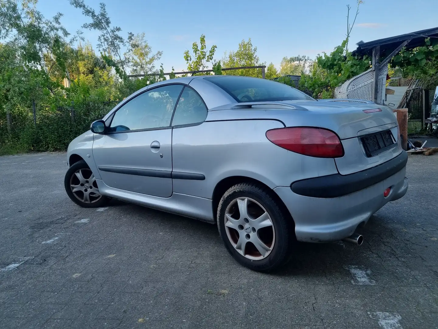 Peugeot 206 CC Platinum Grau - 2