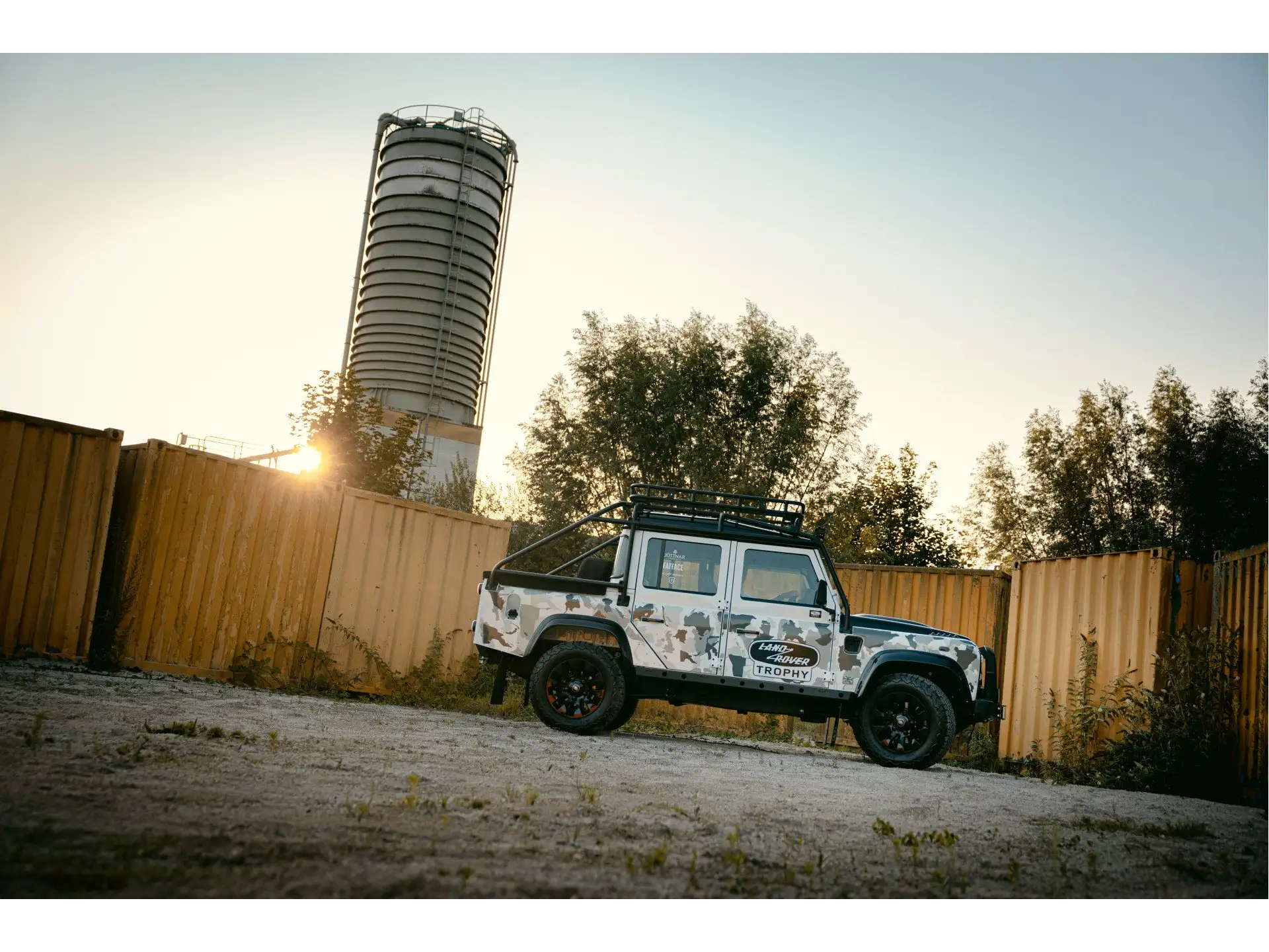 랜드로버 Defender P500 V8 2026 흰색 사진 8