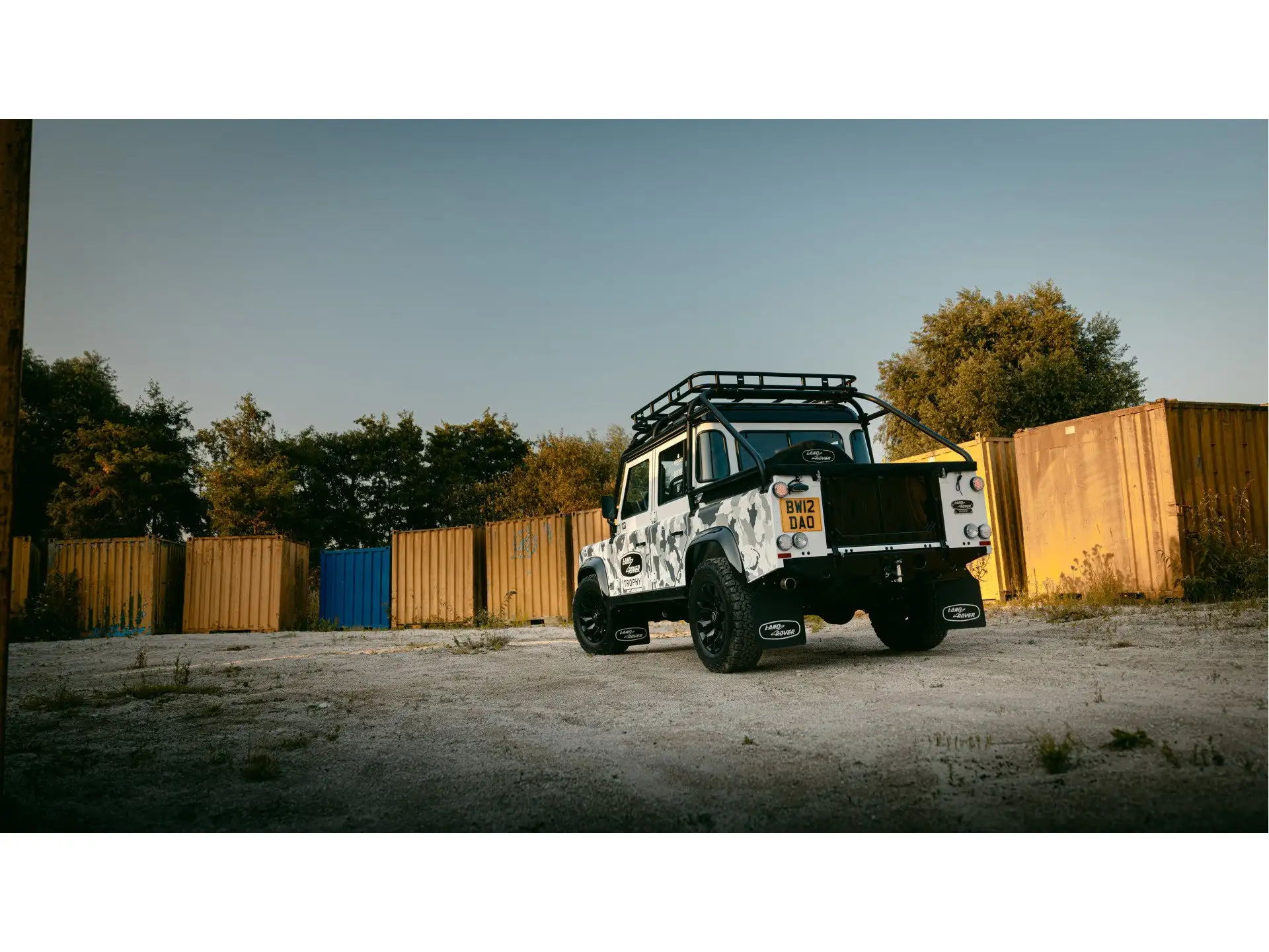 랜드로버 Defender P500 V8 2026 흰색 사진 7