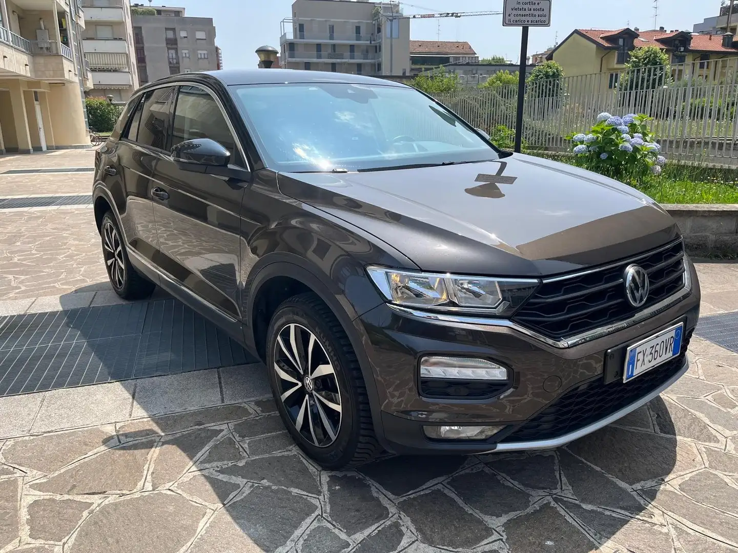 Volkswagen T-Roc 1000 115 cv Style imm. 06/2019 Grigio - 2