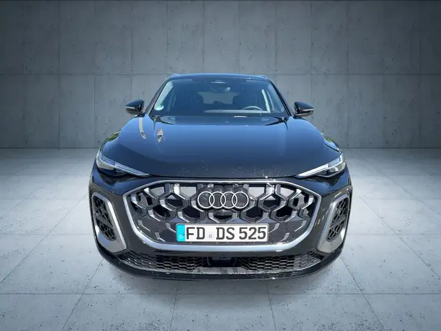 Audi Q5 view 8