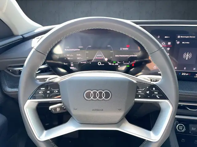 Audi Q5 view 10