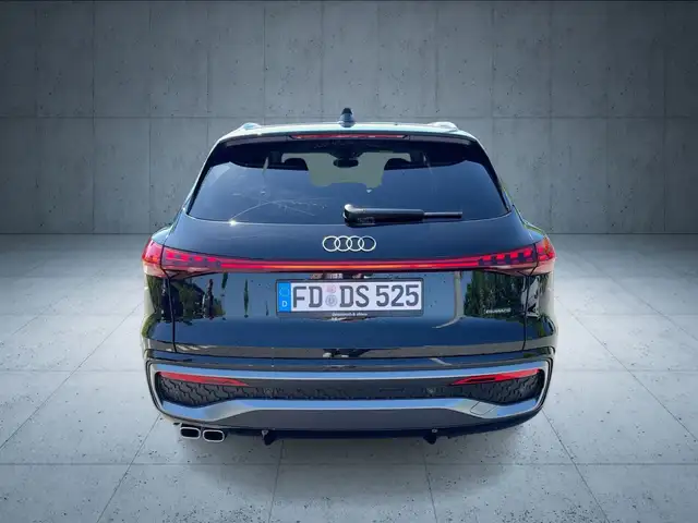 Audi Q5 view 4