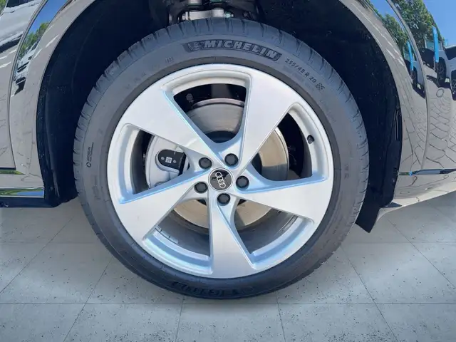 Audi Q5 view 7