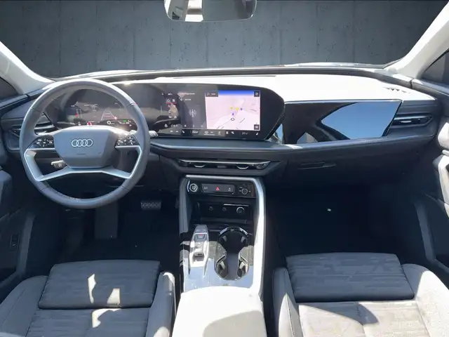 Audi Q5 view 11