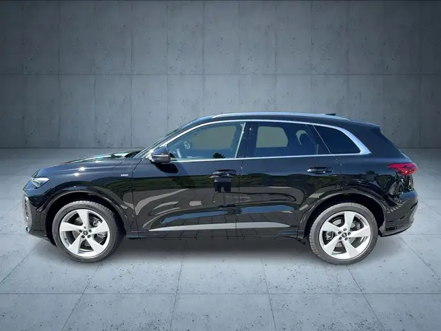 Audi Q5 view 2