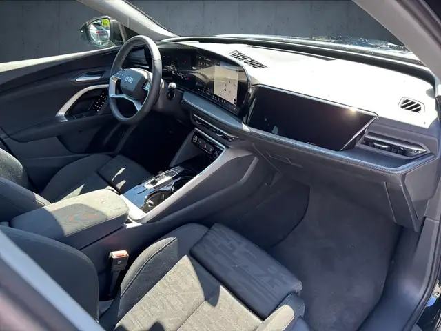 Audi Q5 view 14