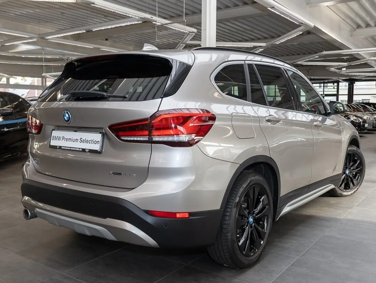 BMW X1 xDrive25e xLine DAB LED Pano.Dach RFK Navi Grau - 2