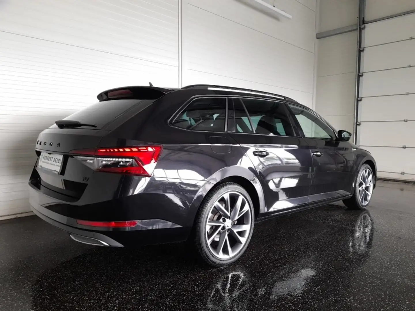Skoda Superb Combi SPORTLINE PHEV 156/218 DSG *STANDHZG / MATRIX-LED / DCC / 19 ZOLL / VIRTUELL / NAVI / AHV & KAMERA / MEMORY / E-KLA Schwarz - 2