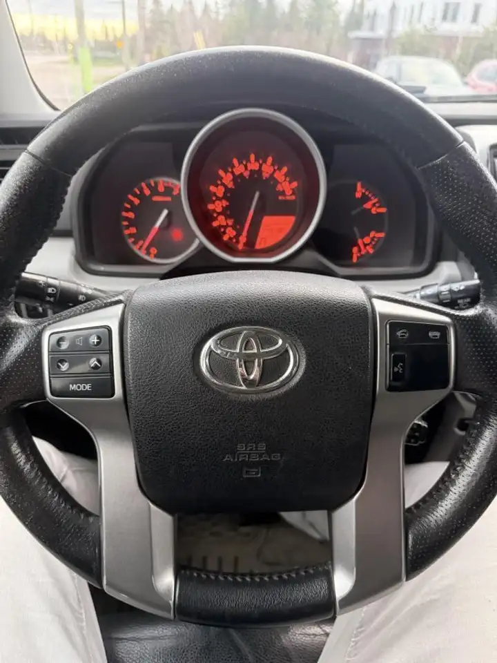 Toyota 4-Runner снимка Toyota 4-Runner