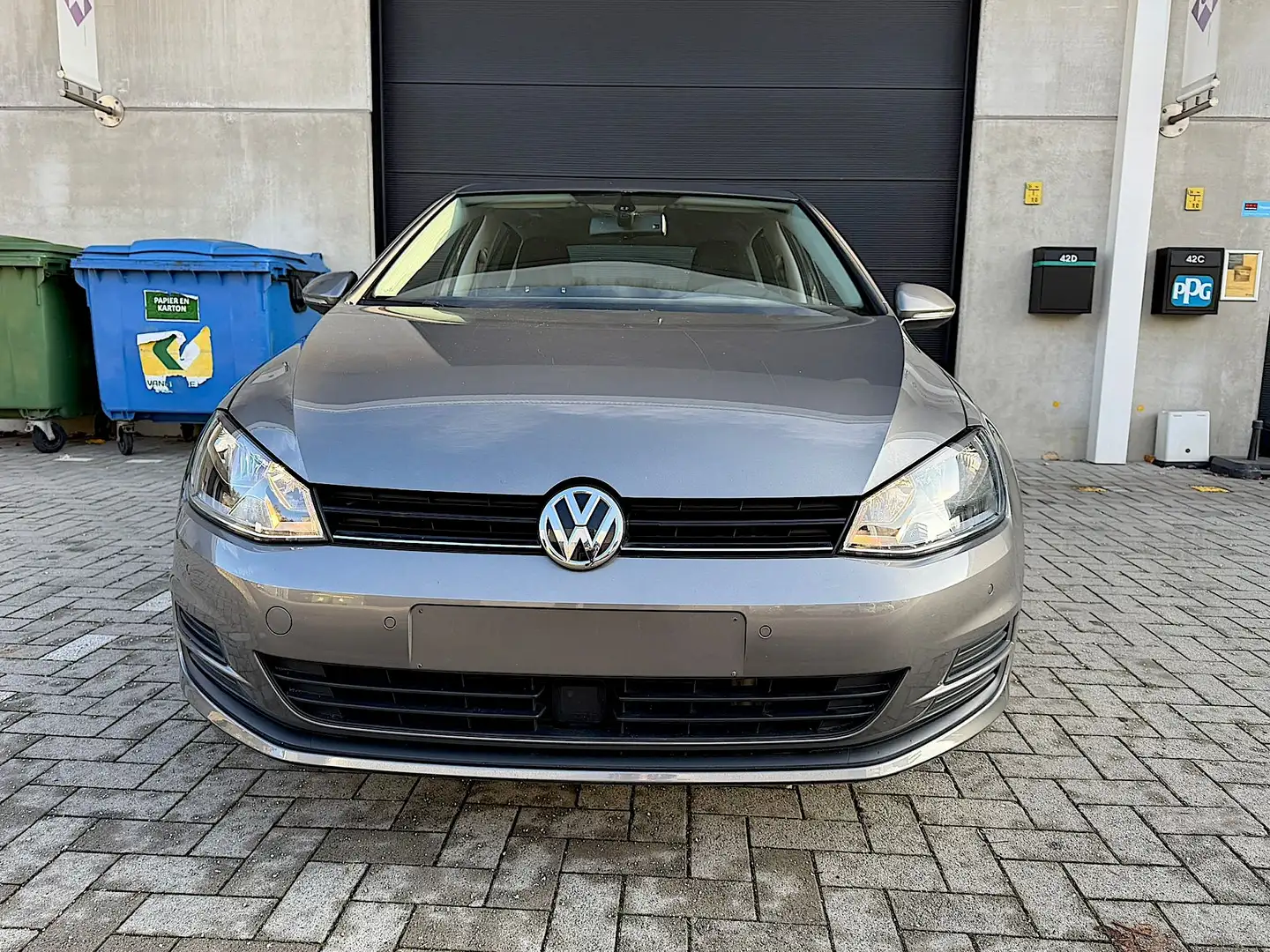 Volkswagen Golf 1.2TSI DSG Clim Auto GPS Bluethoot Cruise 1er Prop Grijs - 2