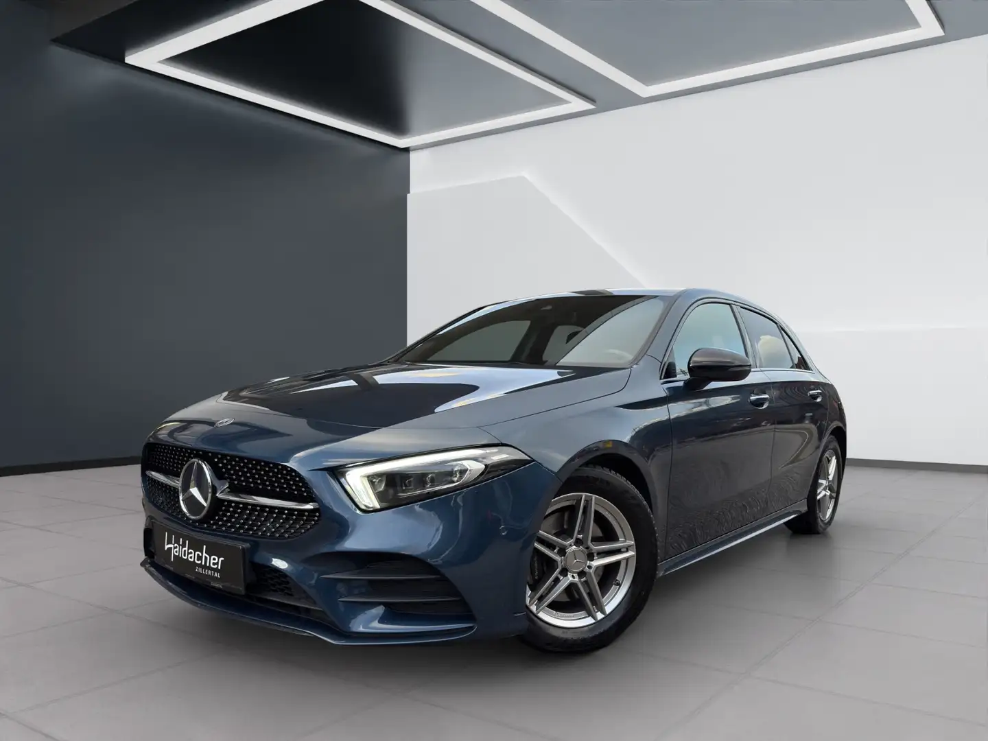 Mercedes-Benz A 180 d Kompaktlimousine AMG Line PTS Shz Ambi Blau - 2