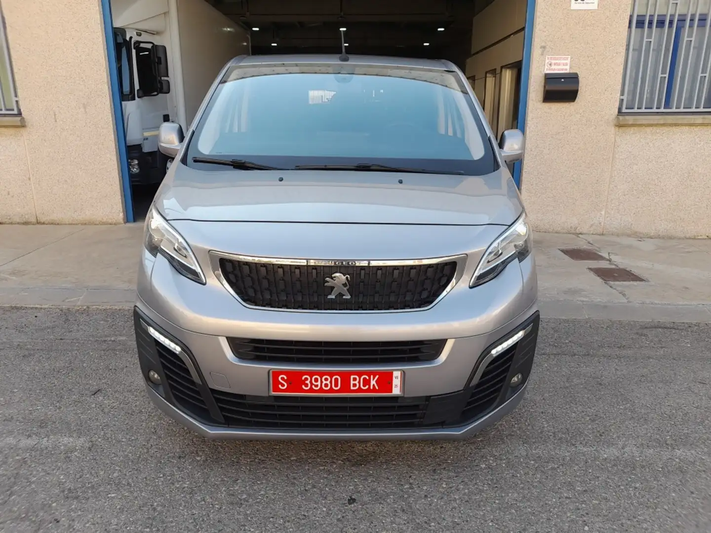 Peugeot Expert Fg. Standard 2.0BlueHDi S&S Premium EAT8 12 Grau - 2