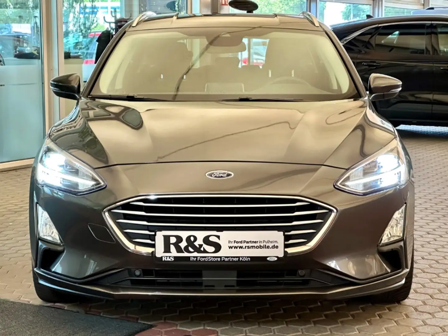 Ford Focus Turnier Cool&Connect+Navi+PDC+Tempo Grijs - 2