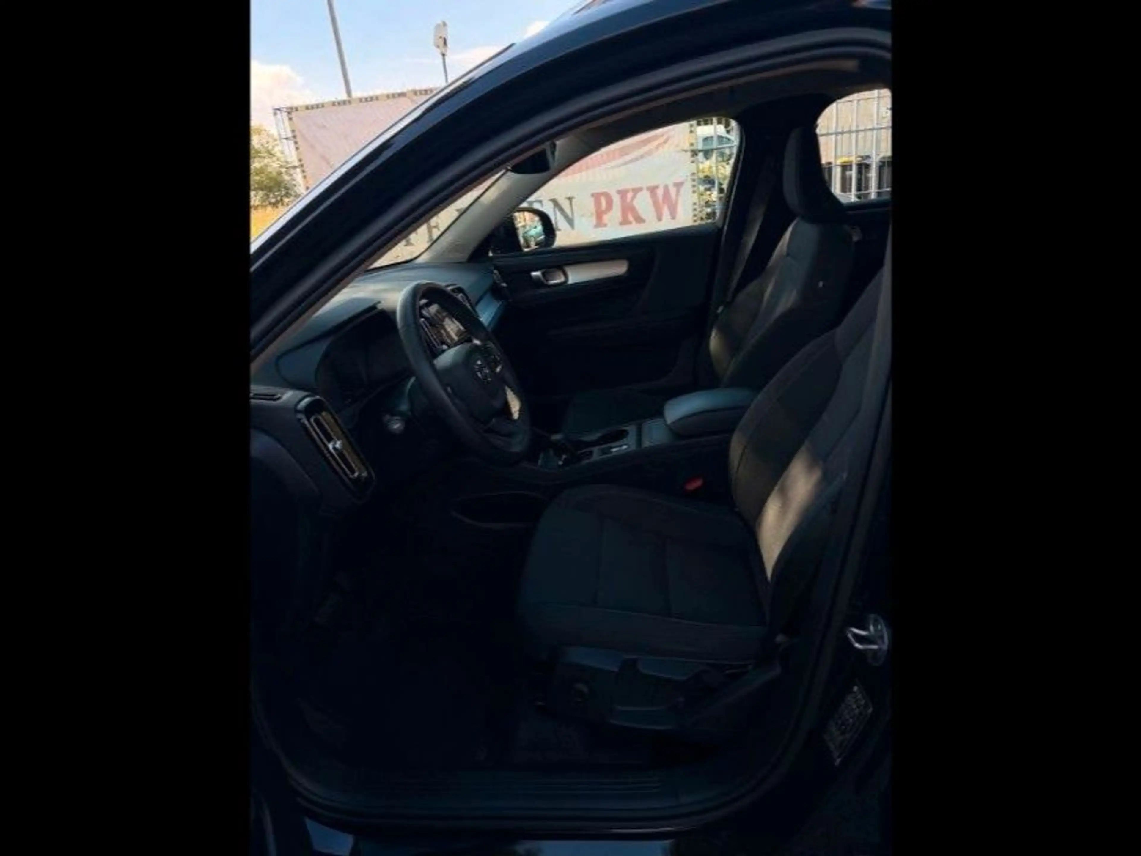 Volvo XC40 XC40 Momentum Pro 2WD*1.Hand — photo 7