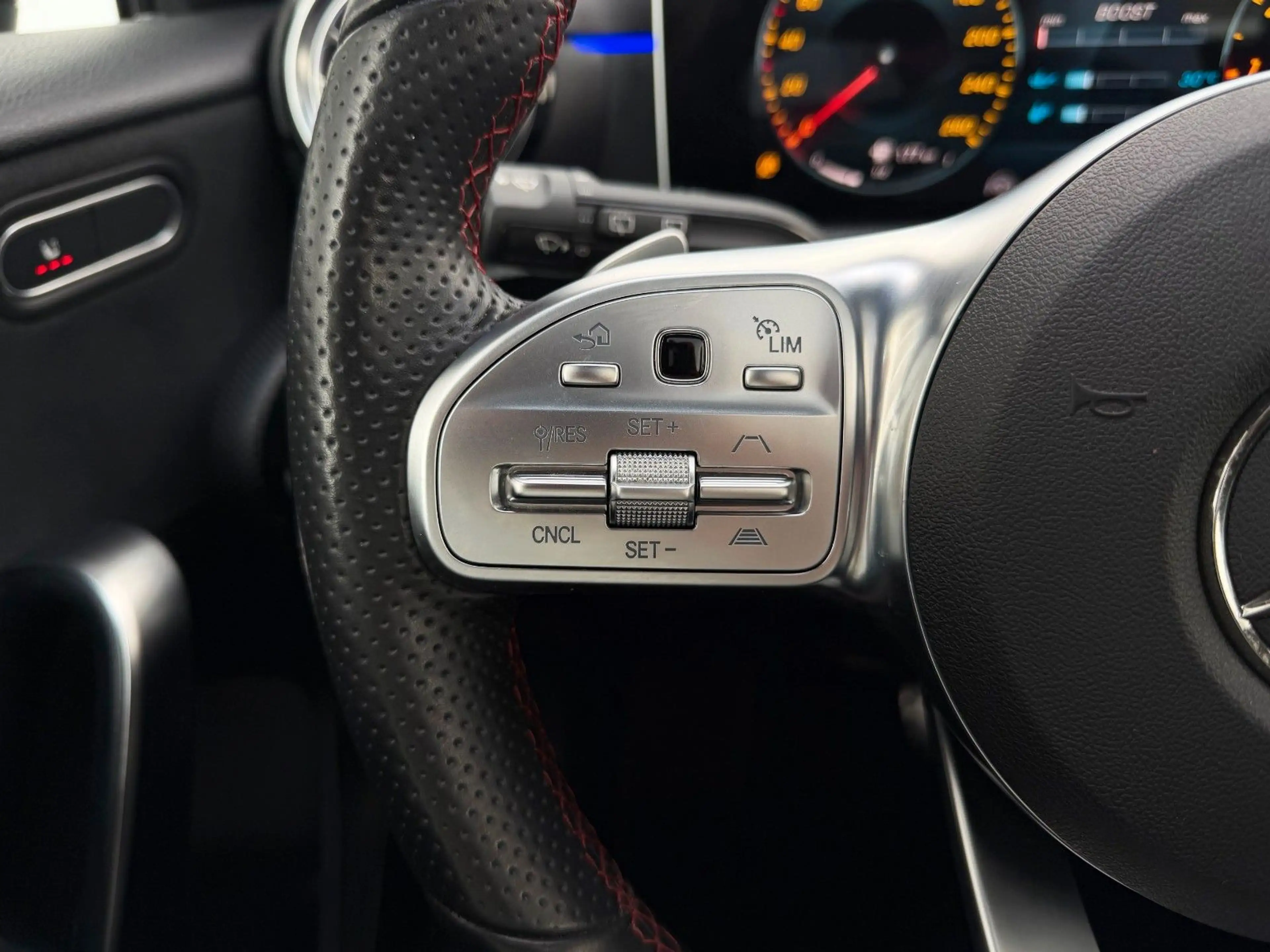 Mercedes-Benz A 35 AMG 4M AERO*Racing-Kit*PANO*DISTR+*Abgas — photo 9