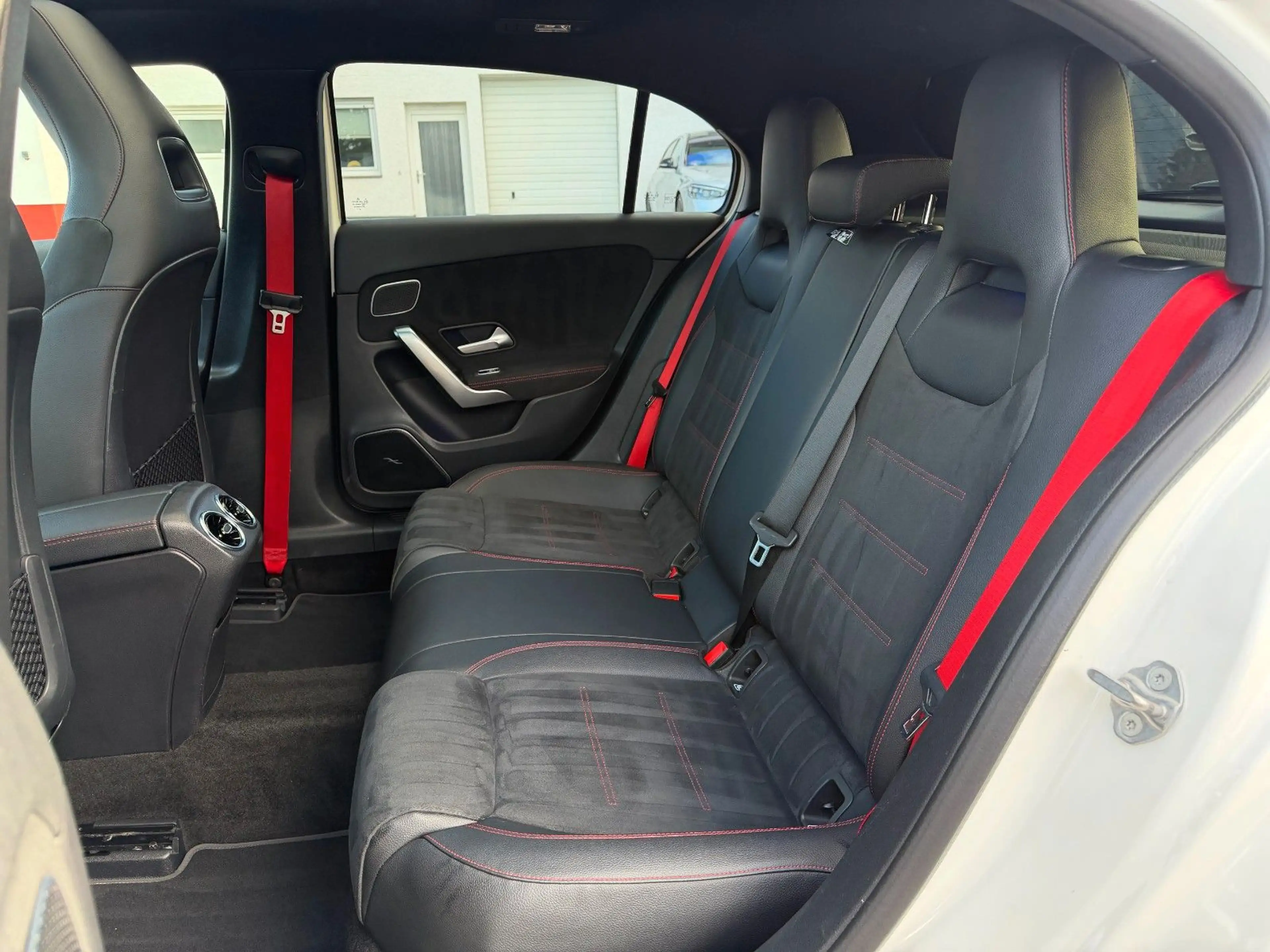 Mercedes-Benz A 35 AMG 4M AERO*Racing-Kit*PANO*DISTR+*Abgas — photo 11
