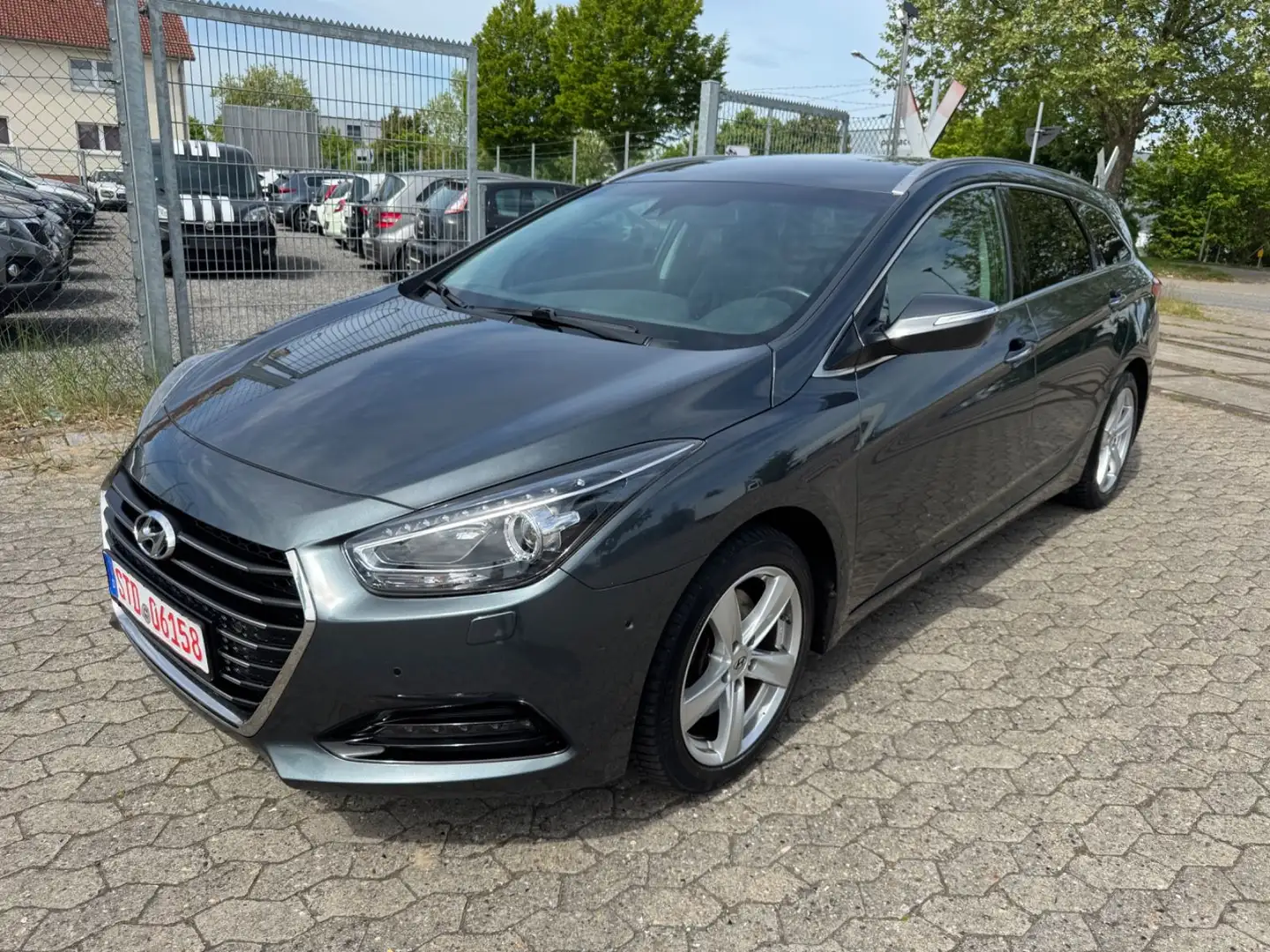 Hyundai i40 cw blue Premium*Bi-Xenon*Leder*Navi*Kamera* Grau - 1