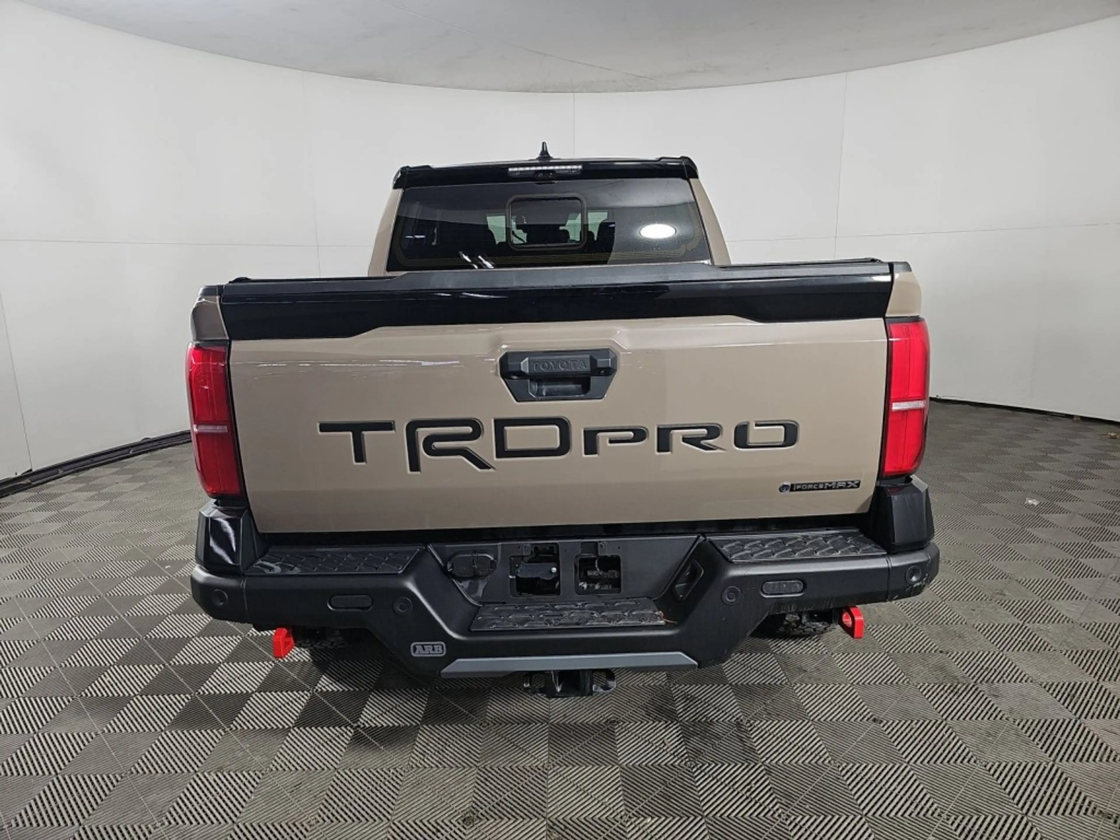 Toyota Tacoma TRD Pro Hybrid 4x4 — photo 10