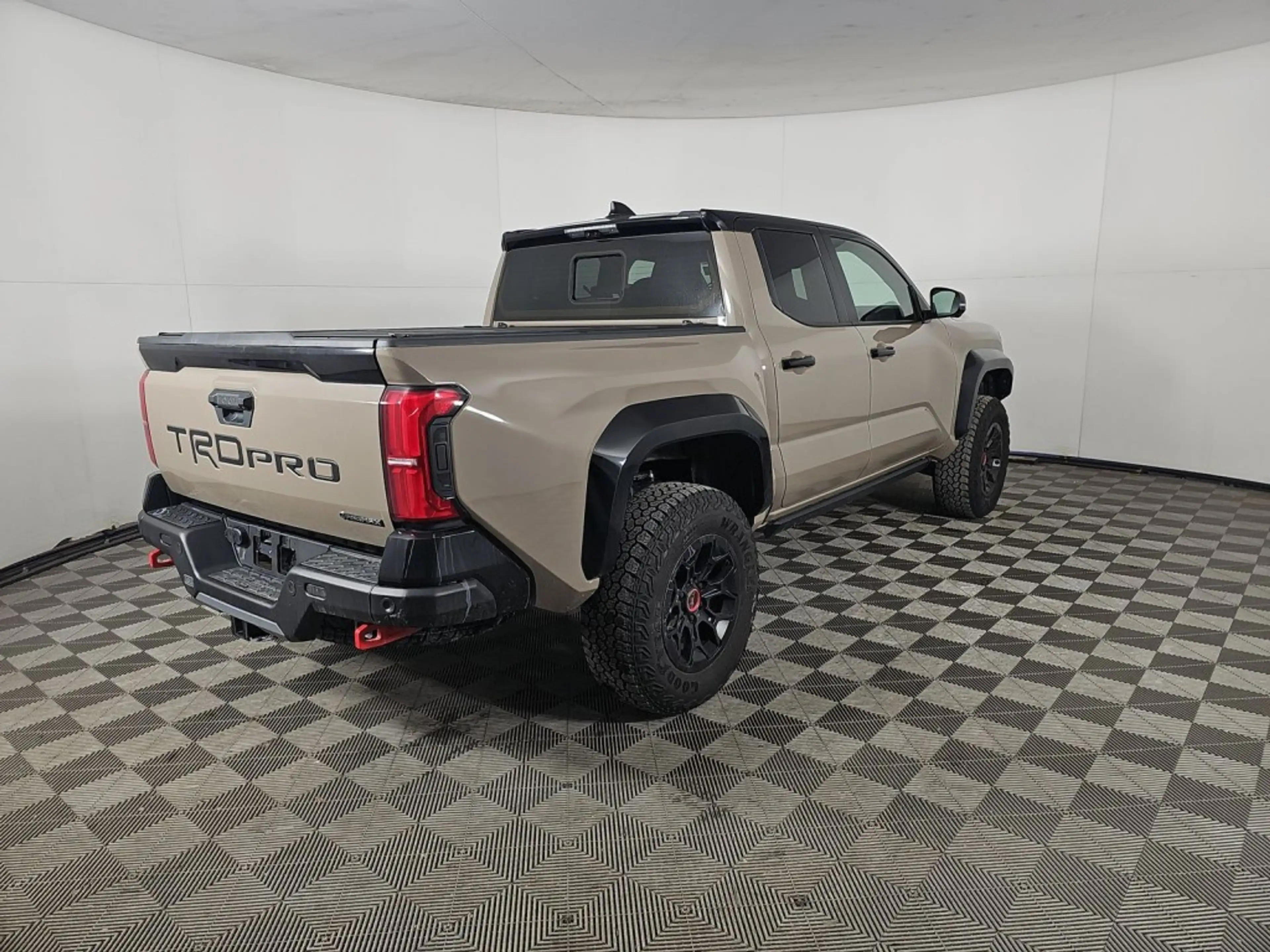 Toyota Tacoma TRD Pro Hybrid 4x4 — photo 2