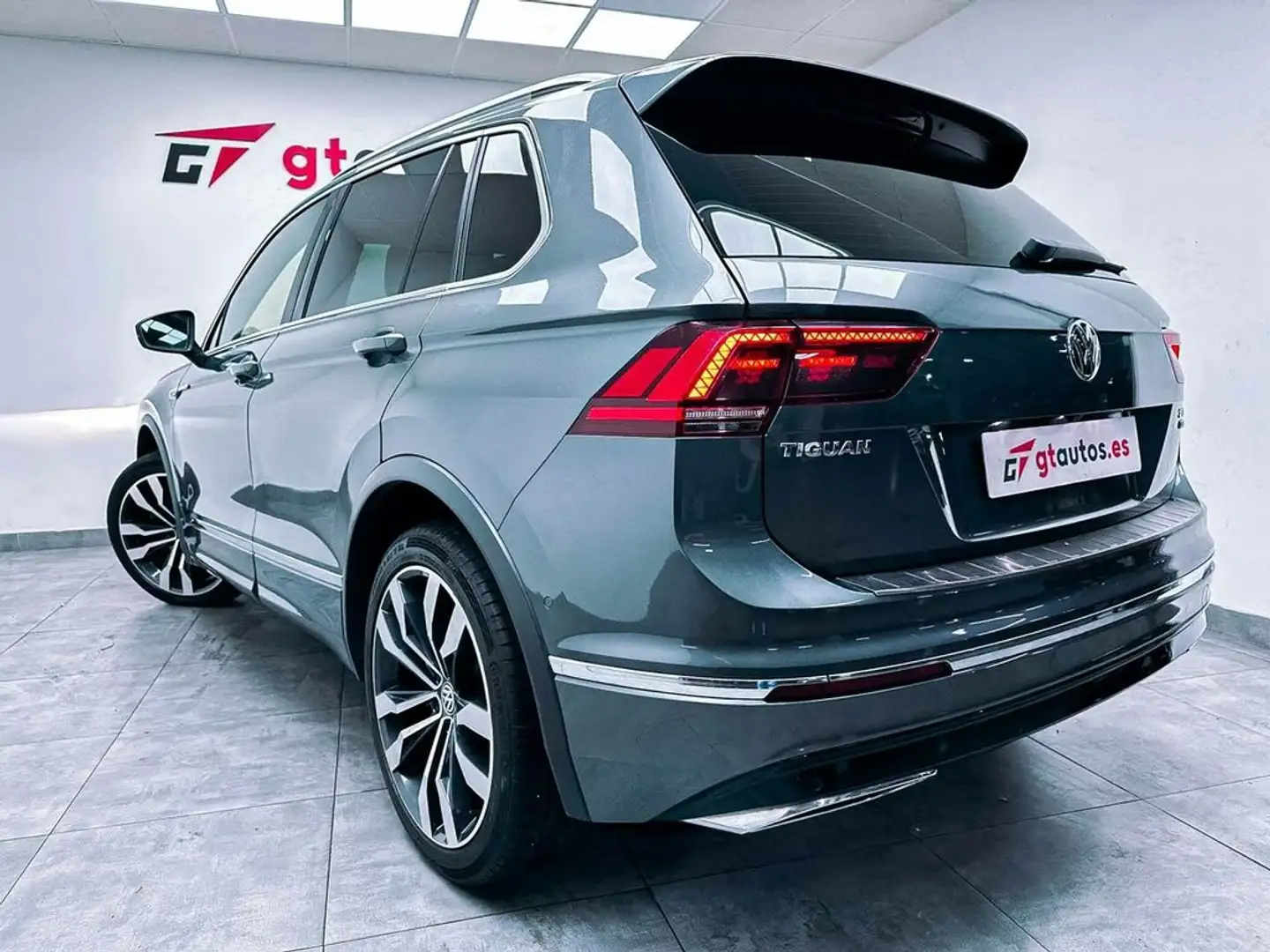 Volkswagen Tiguan 2.0 TDI RLINE 4Motion BlueMotion 150CV Gris - 1