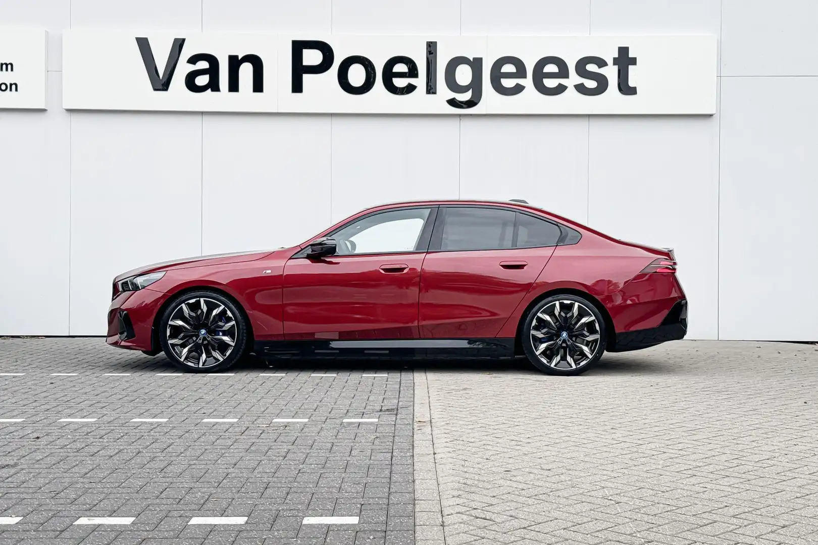 BMW i5 Sedan M60 xDrive 84 kWh | Selections 3500 Rood - 2
