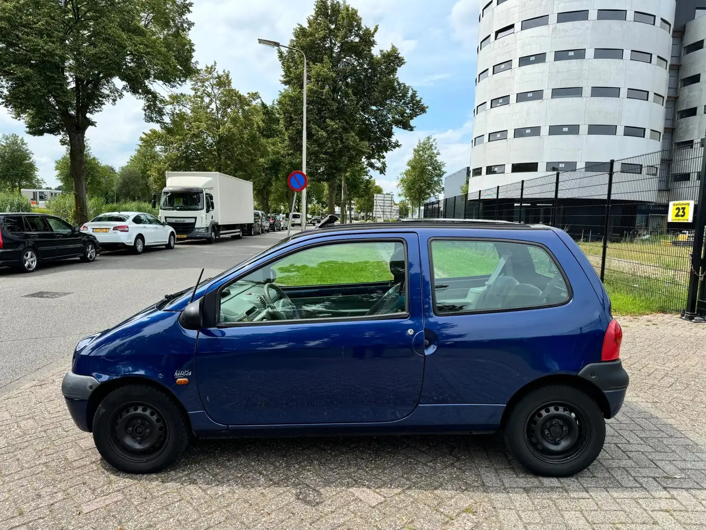 Renault Twingo 1.2 Comfort/LAGE KM MET NAP/PANORAMADAK/ELEKRAMEN Blauw - 2
