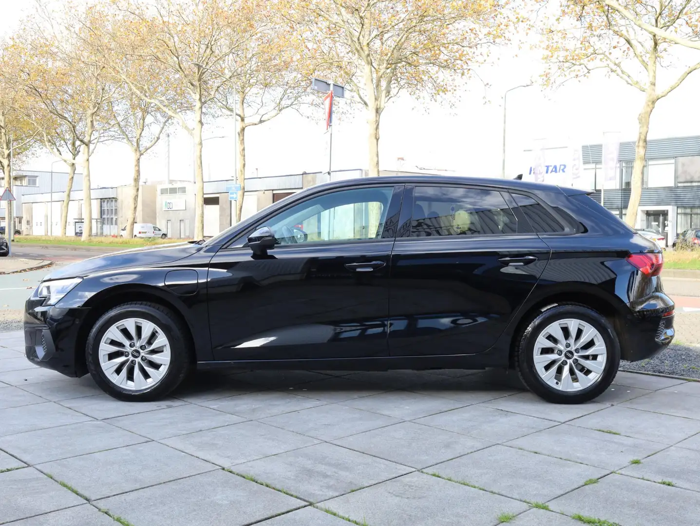 Audi A3 Sportback 40 TFSI e Edition PHEV | 204PK | Adaptiv Zwart - 2
