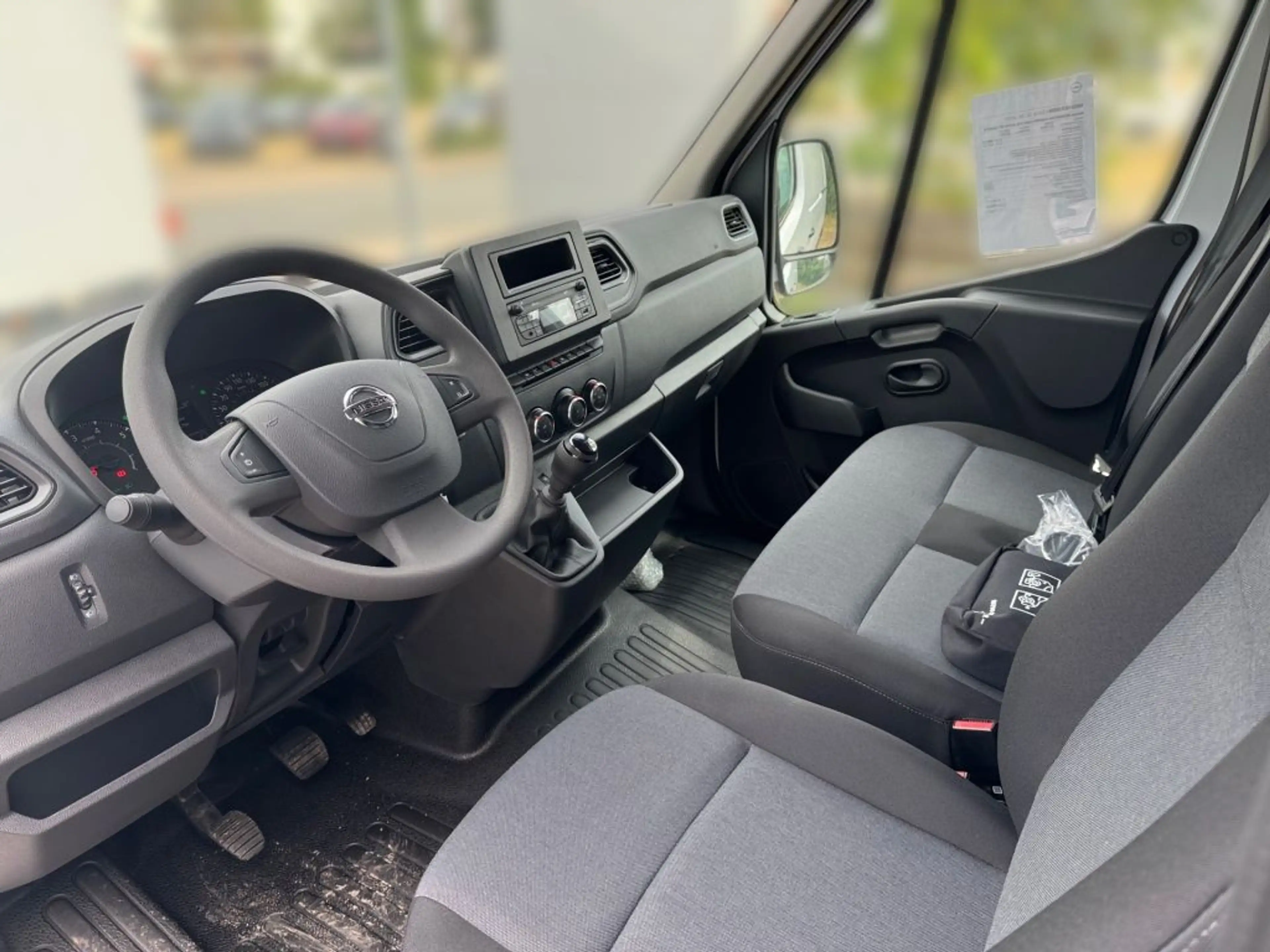 Nissan Interstar L2H2 3,5 dCi 105 FWD Acenta — photo 9