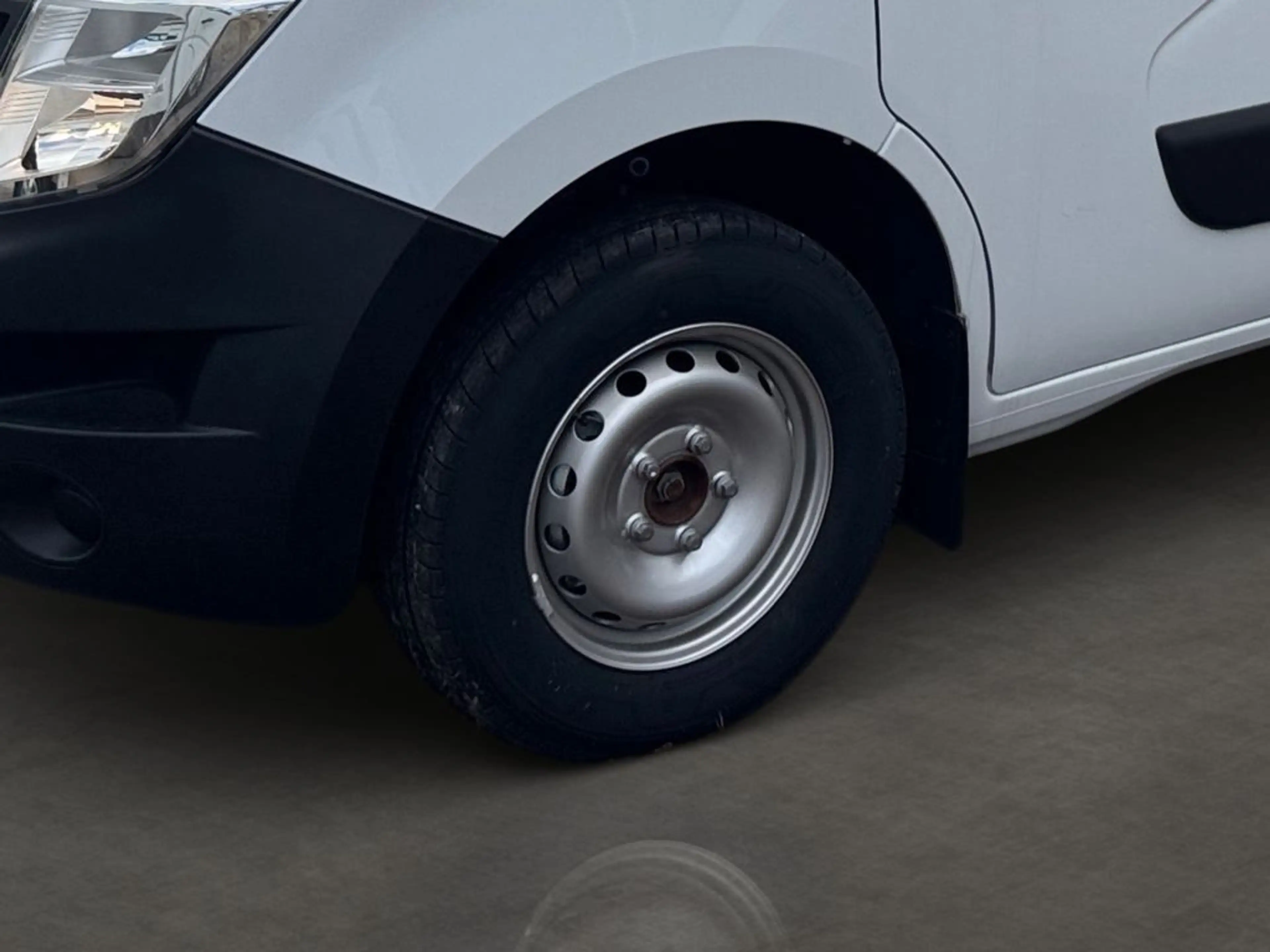 Nissan Interstar L2H2 3,5 dCi 105 FWD Acenta — photo 5