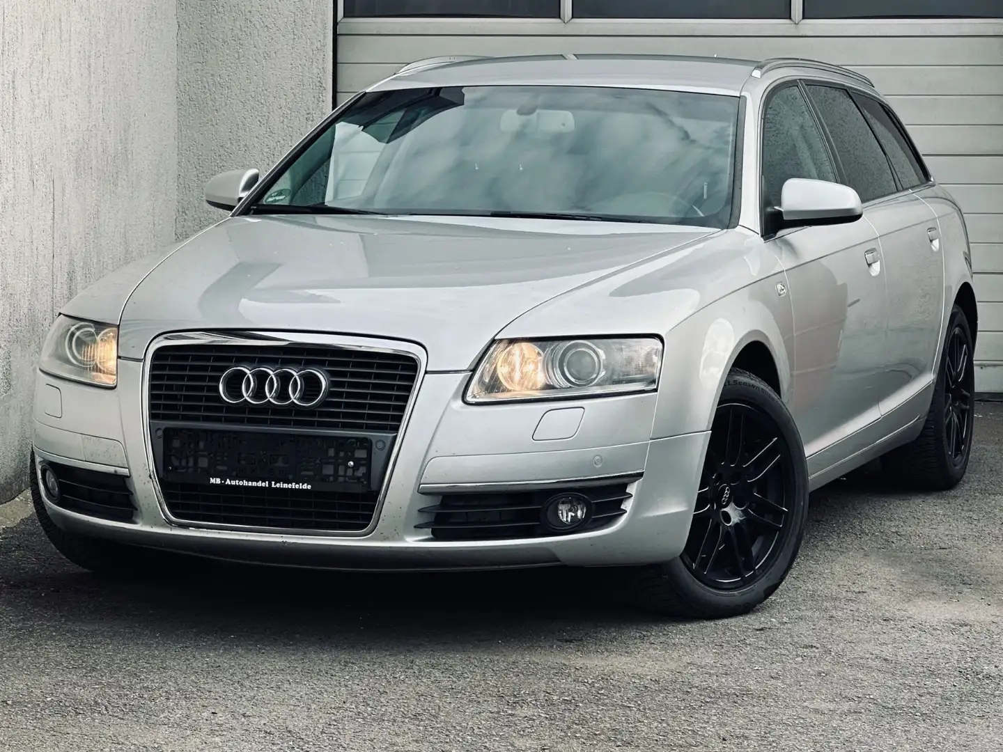 Audi A6 Avant 2.7 TDI Autom.*XENON*NAVI*SHZ*PDC*TEMPO Grau - 1