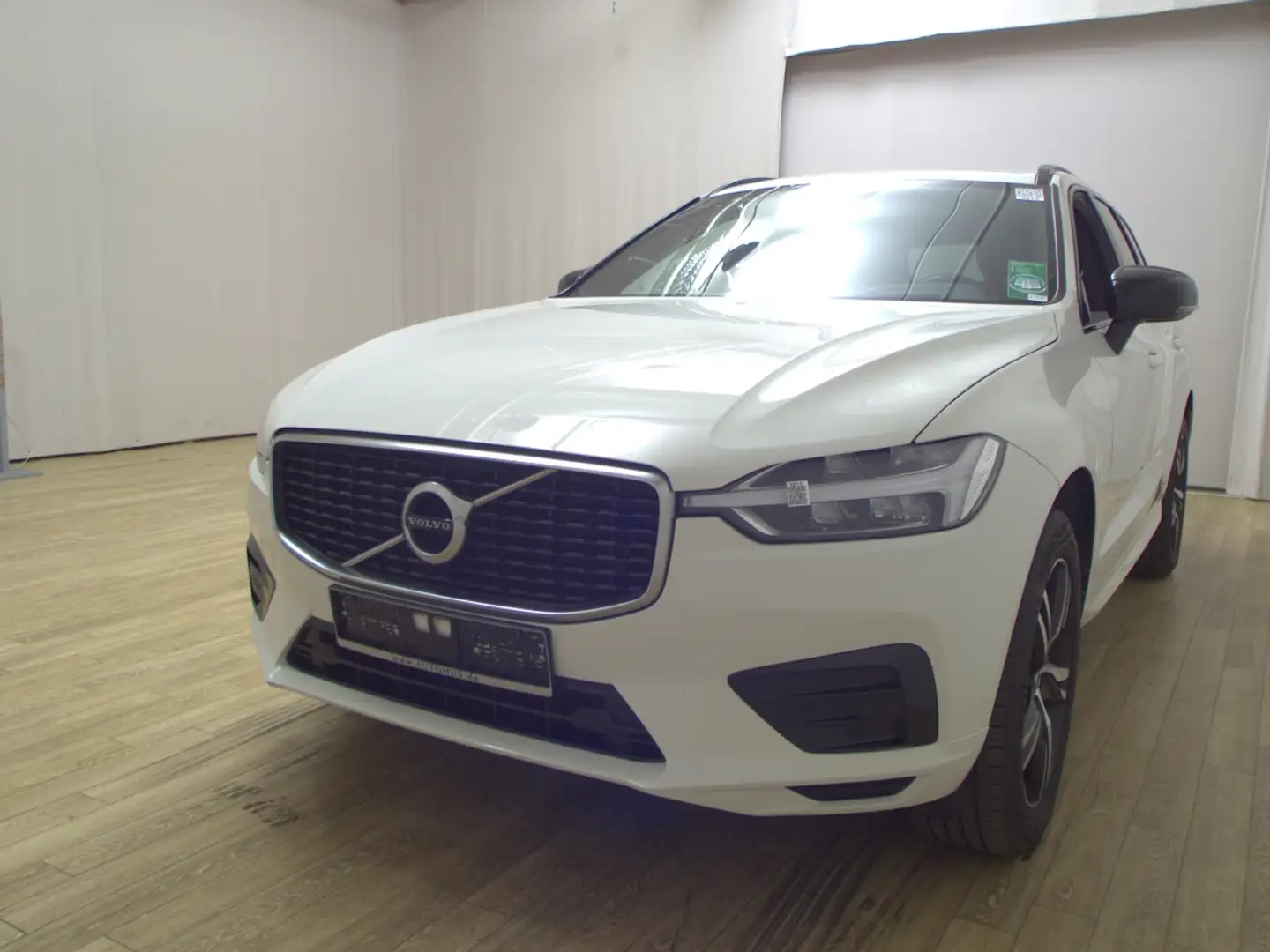 Volvo XC60 D4 R-Design Navi LED HUD Pano Sound StHzg Weiß - 2