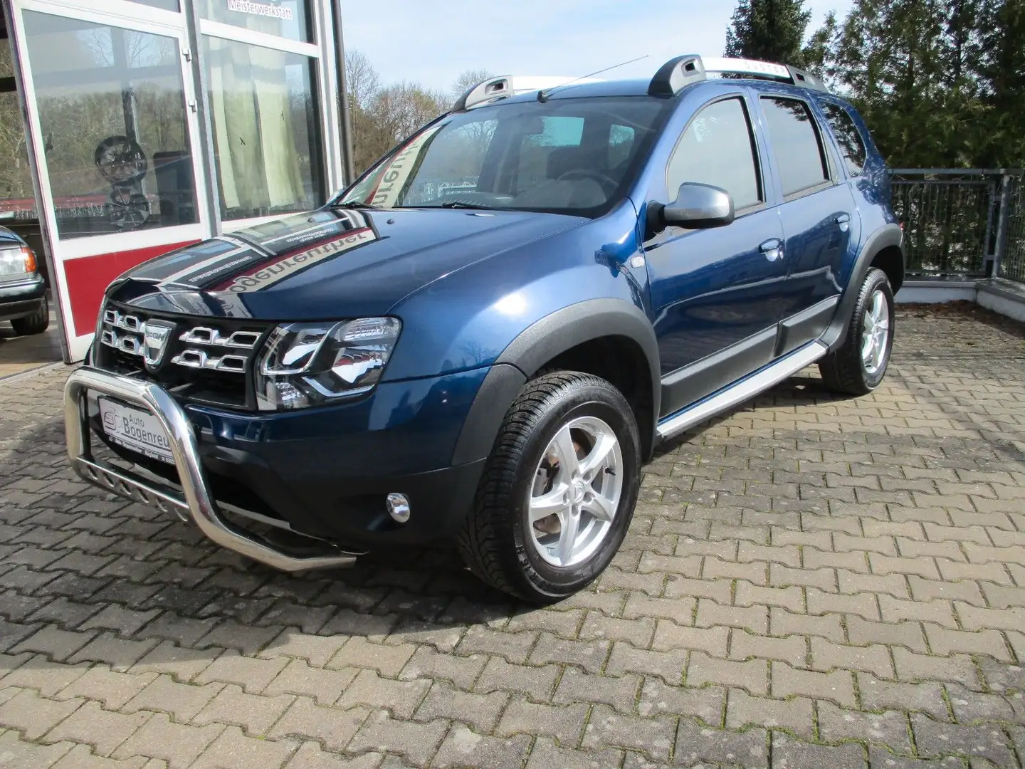 Dacia Duster I Urban Explorer 4x4+AHK+Navi+wenig km Blau - 2