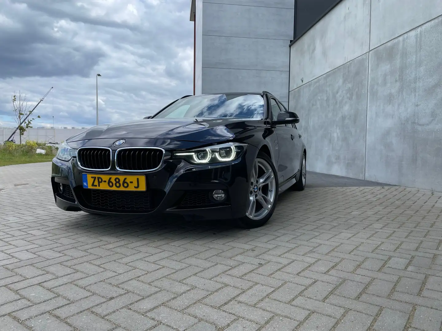 BMW 318 318i M Sport .CL. / Nieuwe apk & Beurt // BTW AUTO Zwart - 2