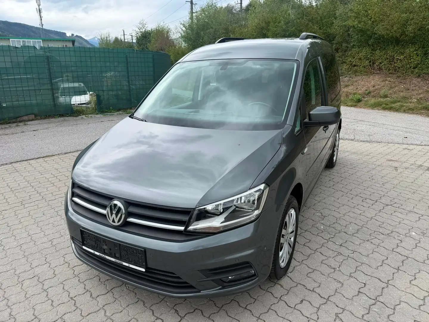 Volkswagen Caddy Trendline BMT 2.0 TDI Grau - 1
