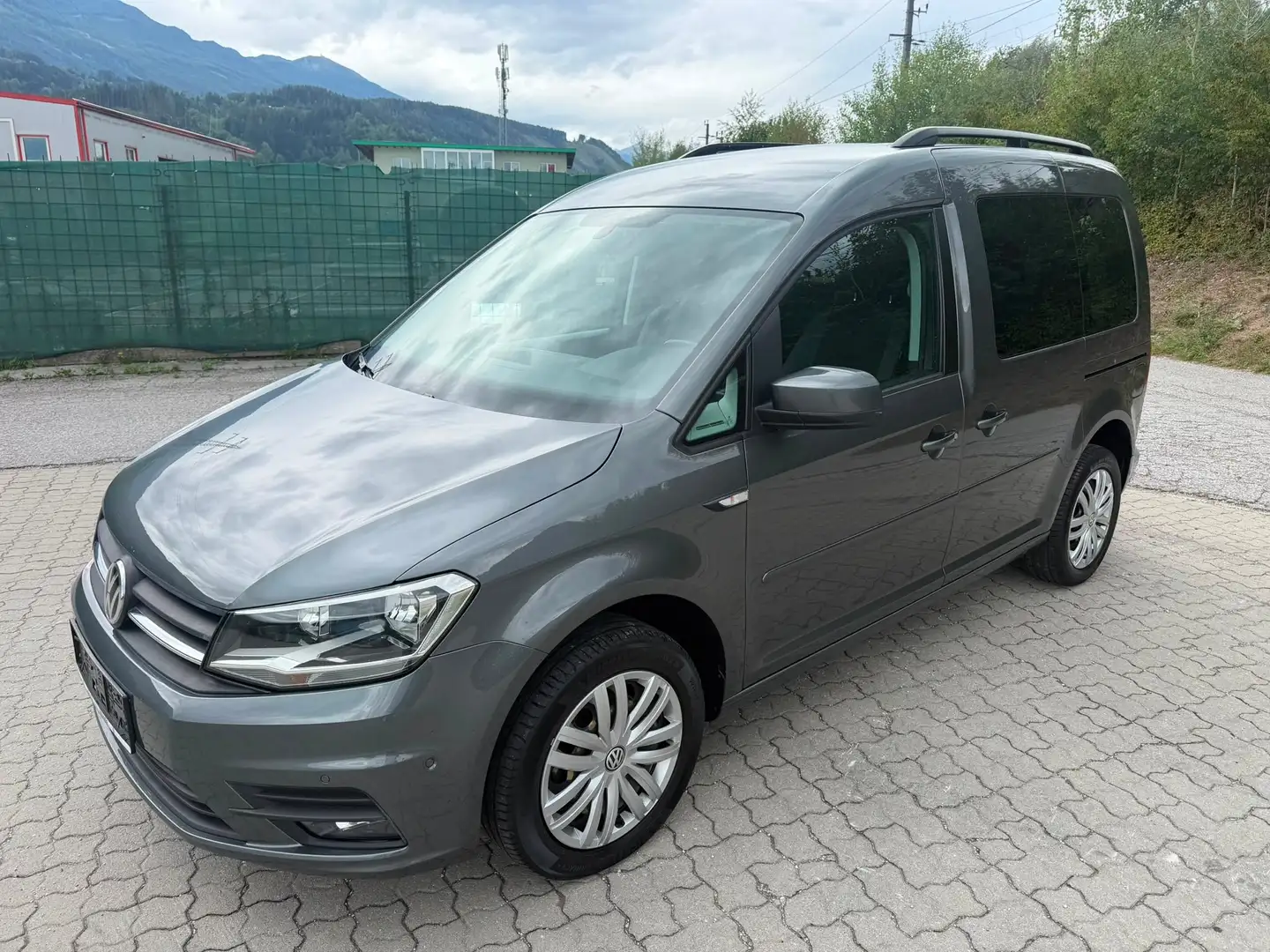 Volkswagen Caddy Trendline BMT 2.0 TDI Grau - 2