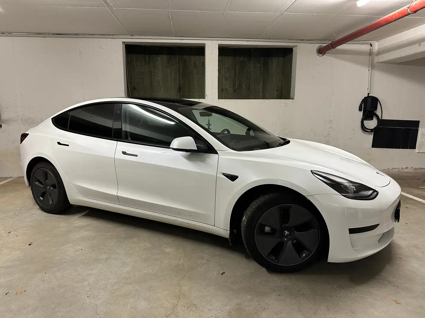 Tesla Model 3 Tesla M3 SR+ AHK Matrix 8-fach top Zustand Weiß - 2