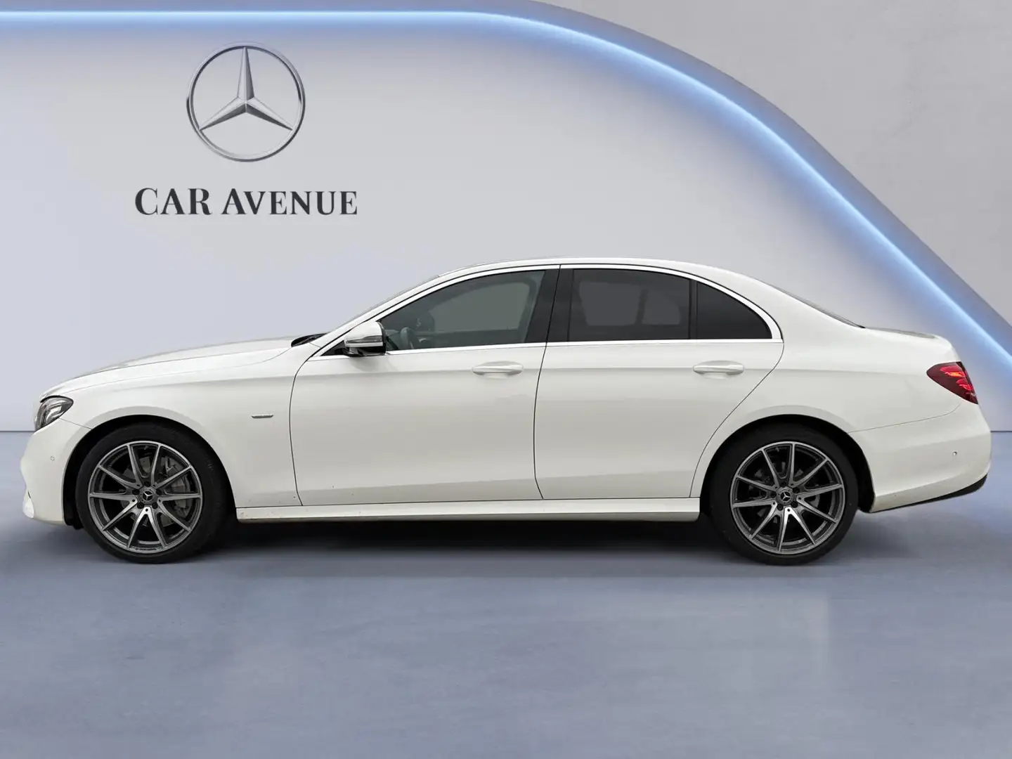 Mercedes-Benz E 220 d AMG Line Blanc - 2