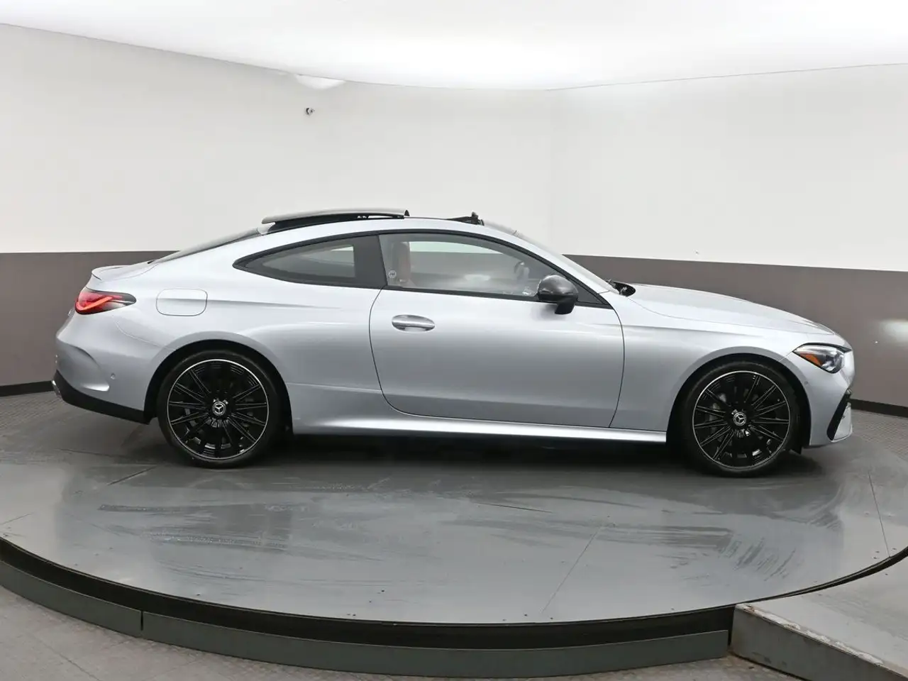 Mercedes-Benz CLE снимка Mercedes-Benz CLE