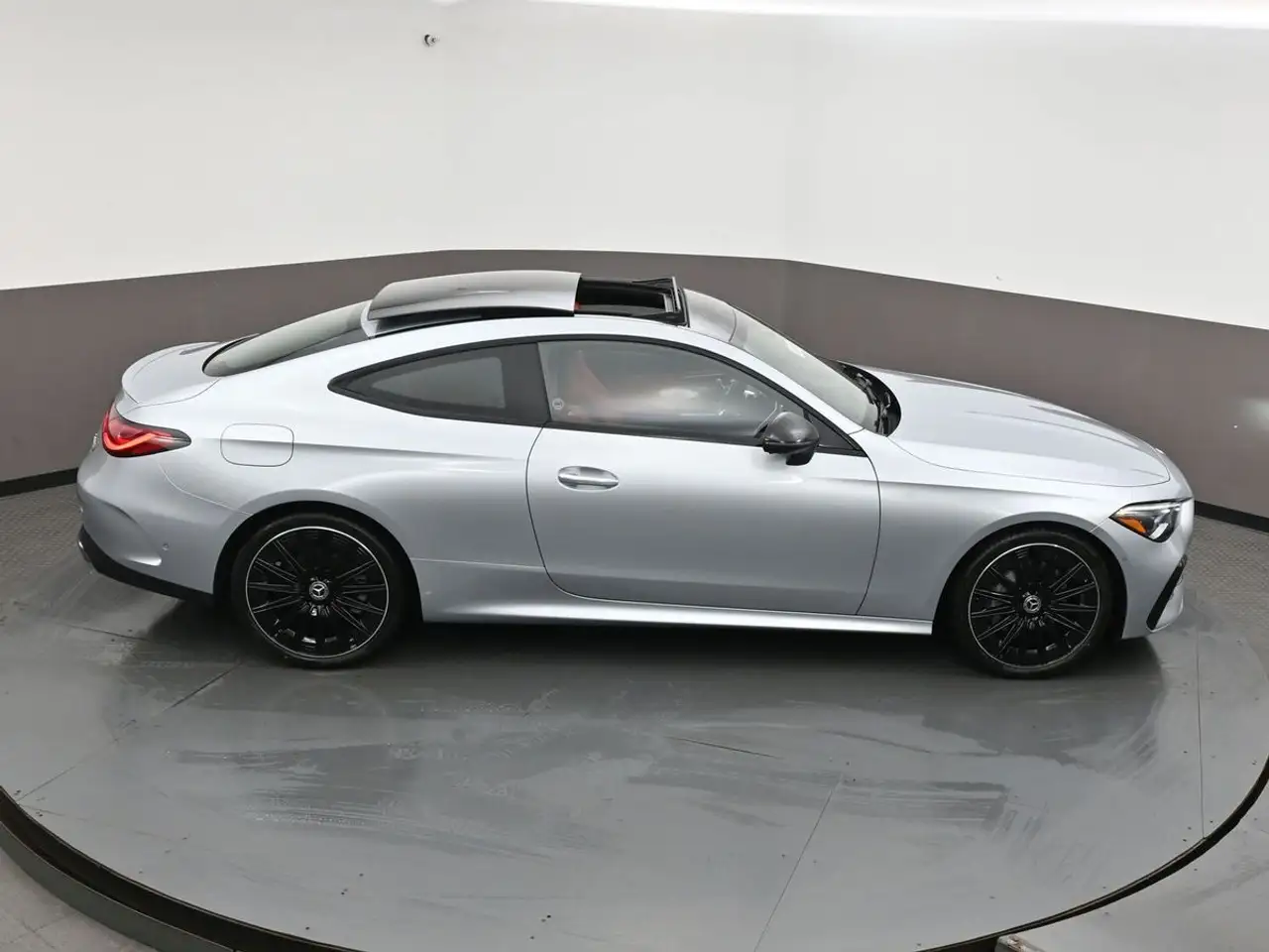 Mercedes-Benz CLE снимка Mercedes-Benz CLE