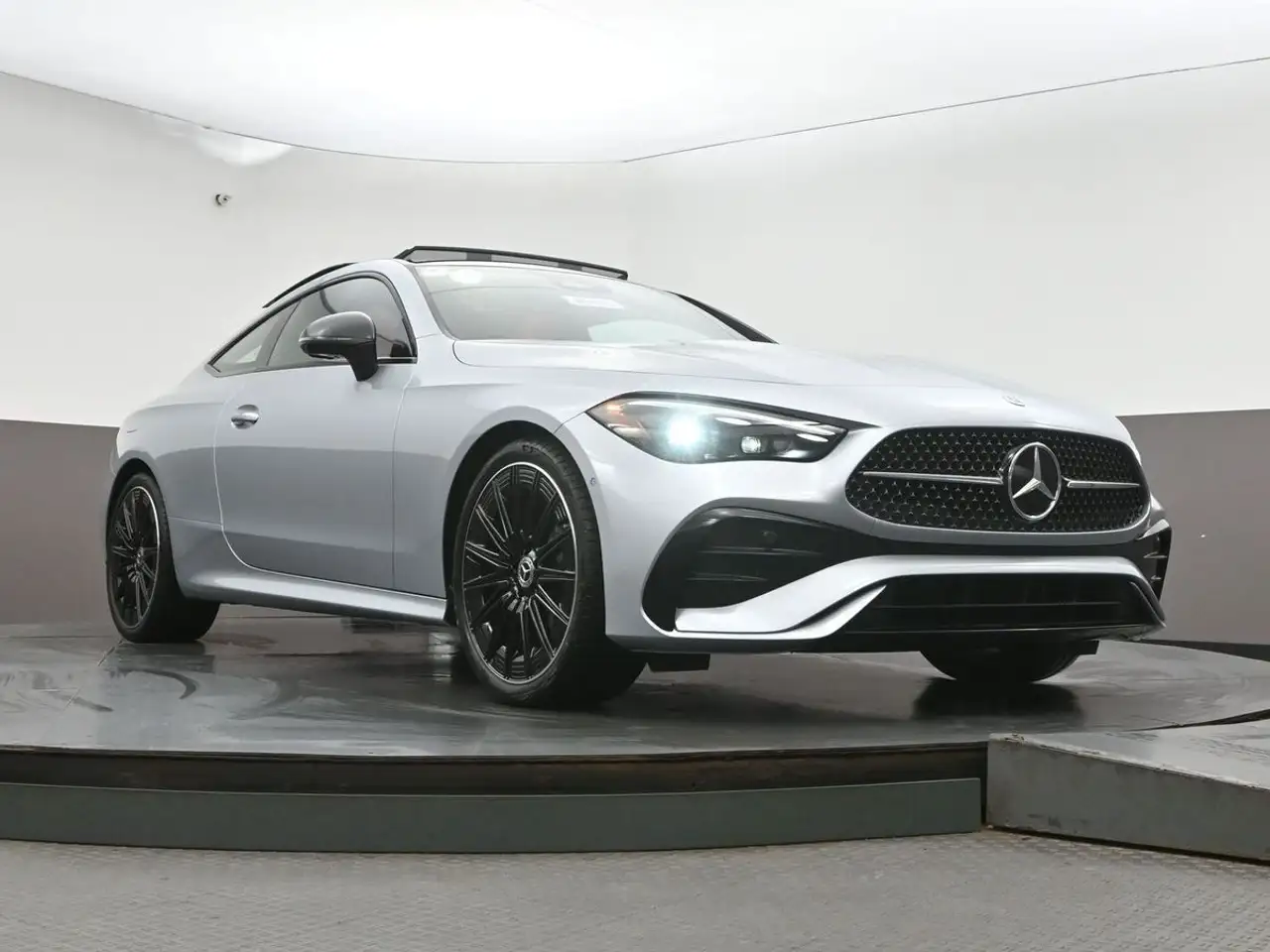 Mercedes-Benz CLE снимка Mercedes-Benz CLE
