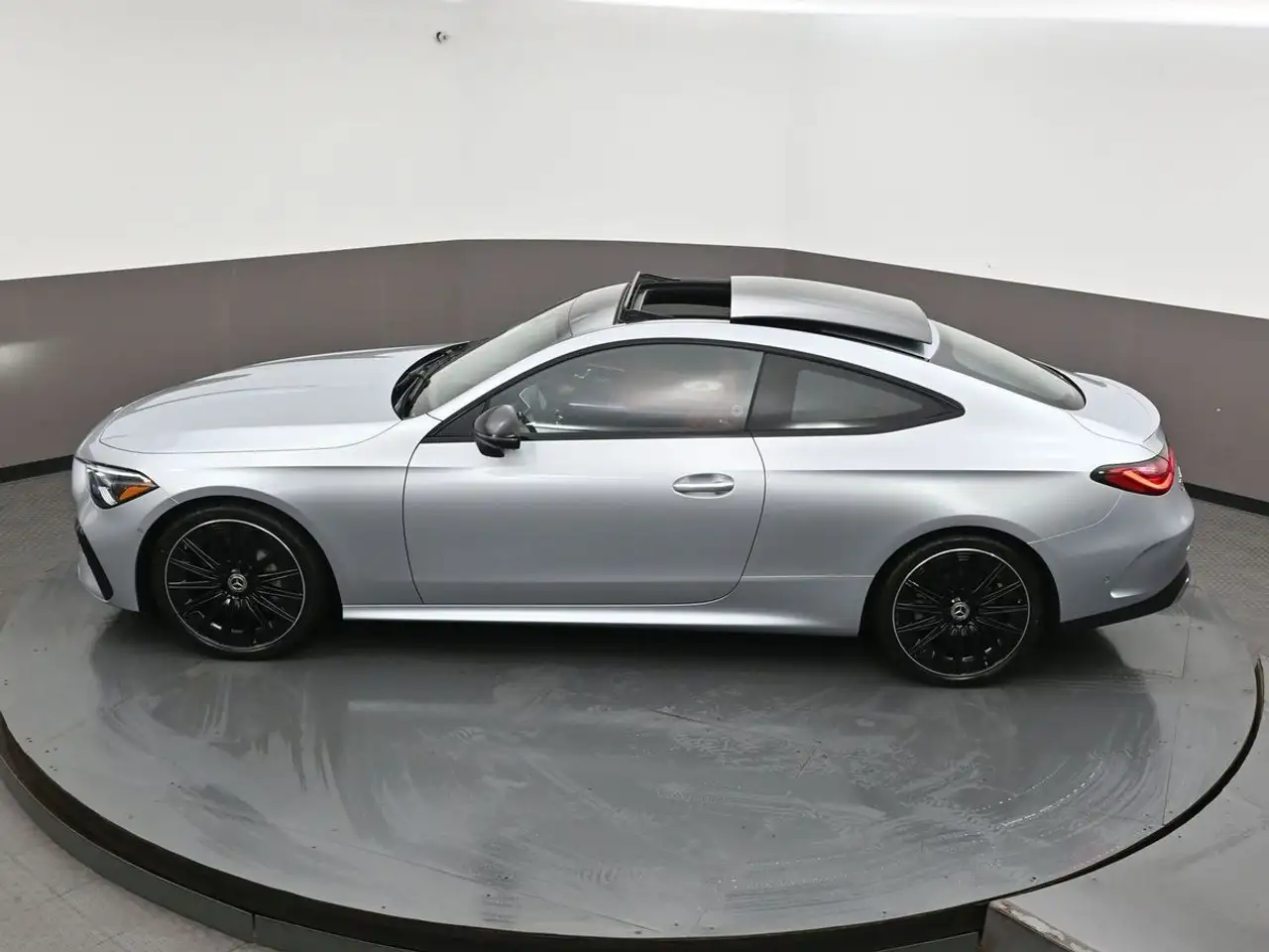 Mercedes-Benz CLE снимка Mercedes-Benz CLE