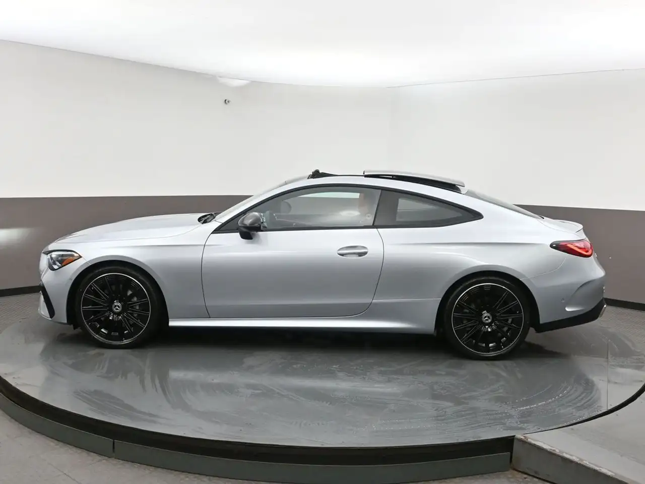 Mercedes-Benz CLE снимка Mercedes-Benz CLE