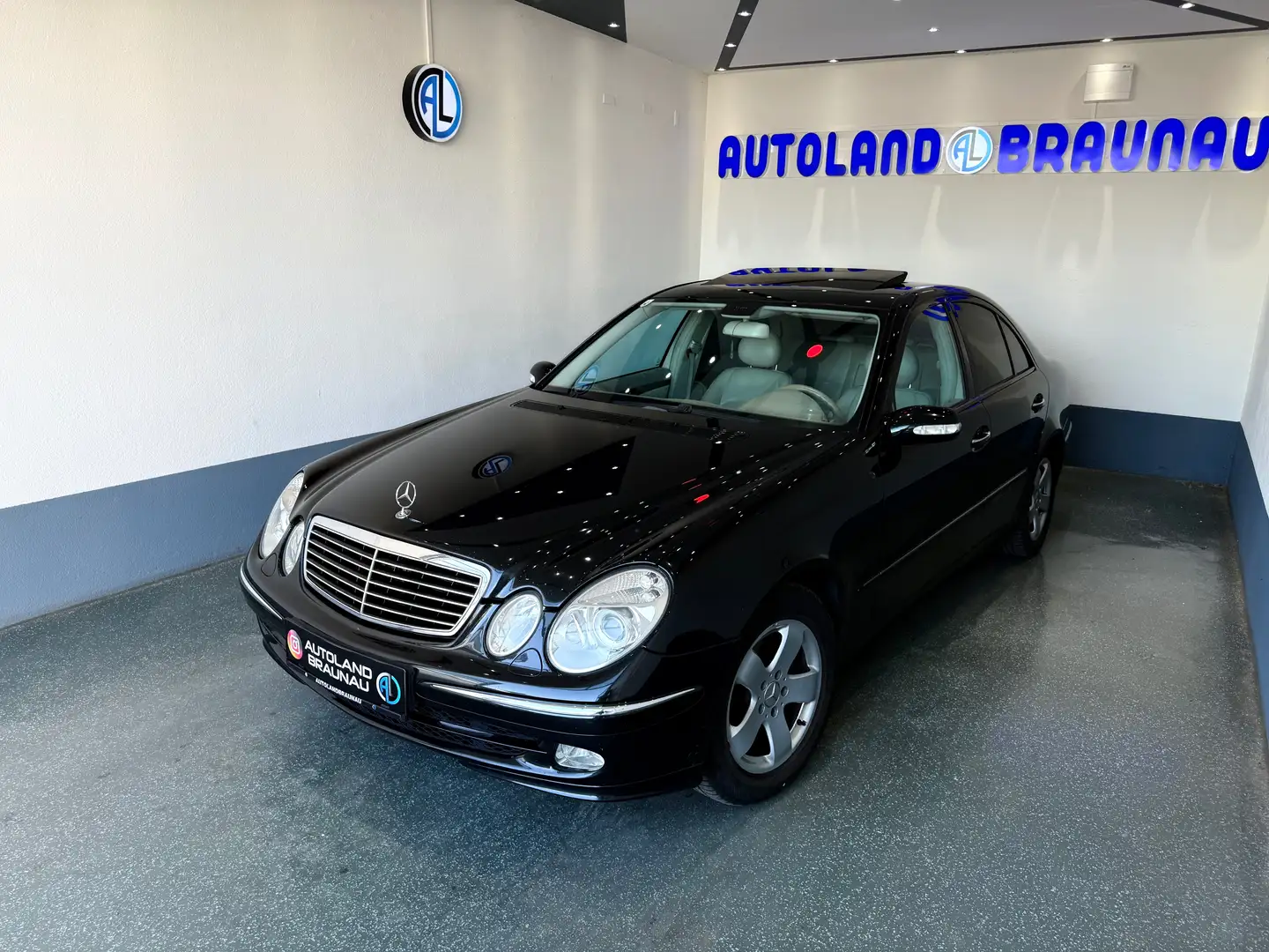 Mercedes-Benz E 320 Classic CDI Aut. Schwarz - 2