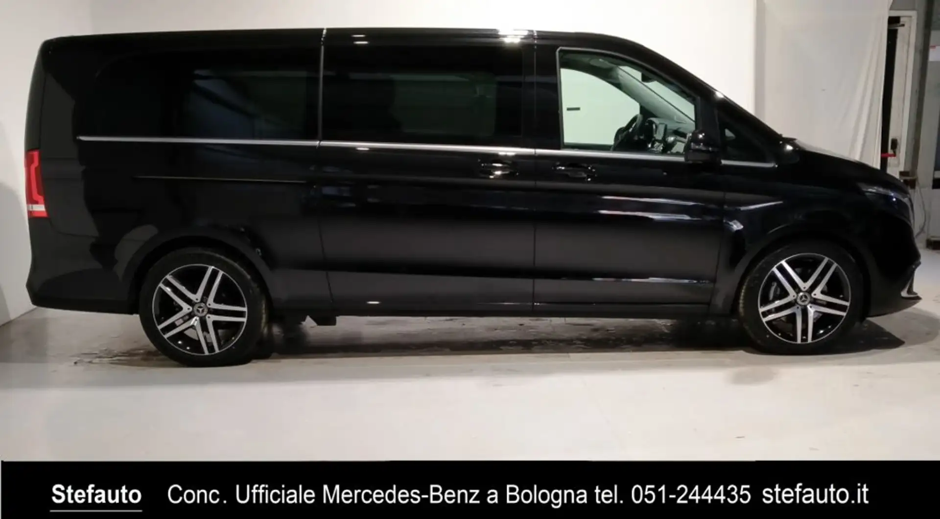 Mercedes-Benz V 250 d Automatic Premium Extralong Fekete - 2