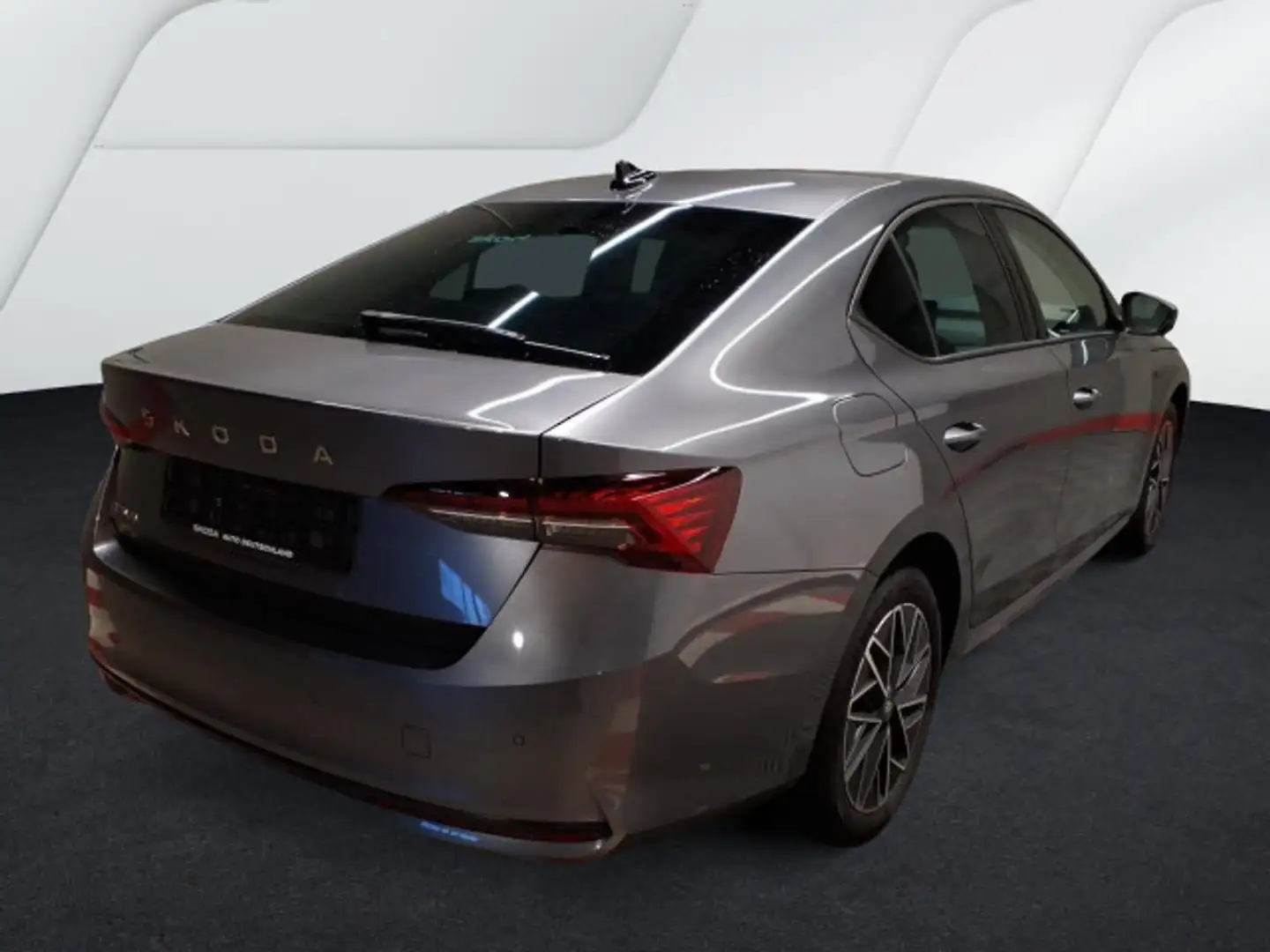 Skoda Octavia Limousine Tour 2.0 TDI DSG LED Navi AHK Grau - 2