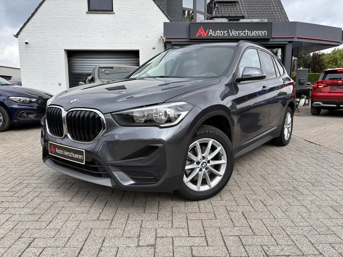 BMW X1 sDrive18iA ** Camera | Auto AC | Navi Gris - 2