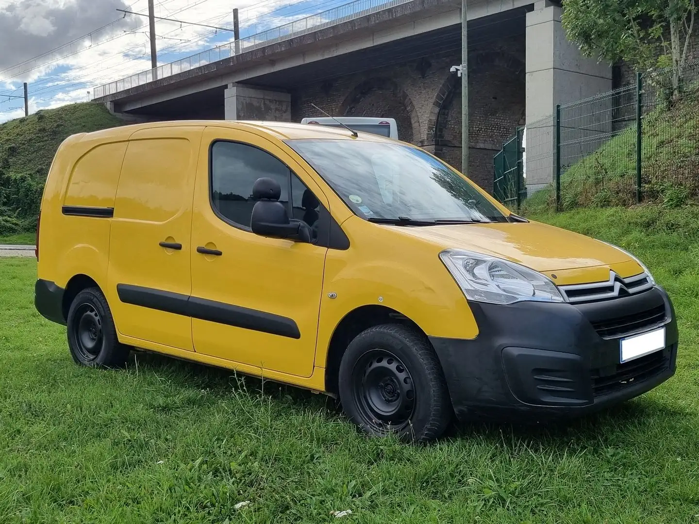 Citroen Berlingo XL 1.6 BLUEHDI 100 L2 ETG6 S\u0026S BUSINESS Jaune - 2