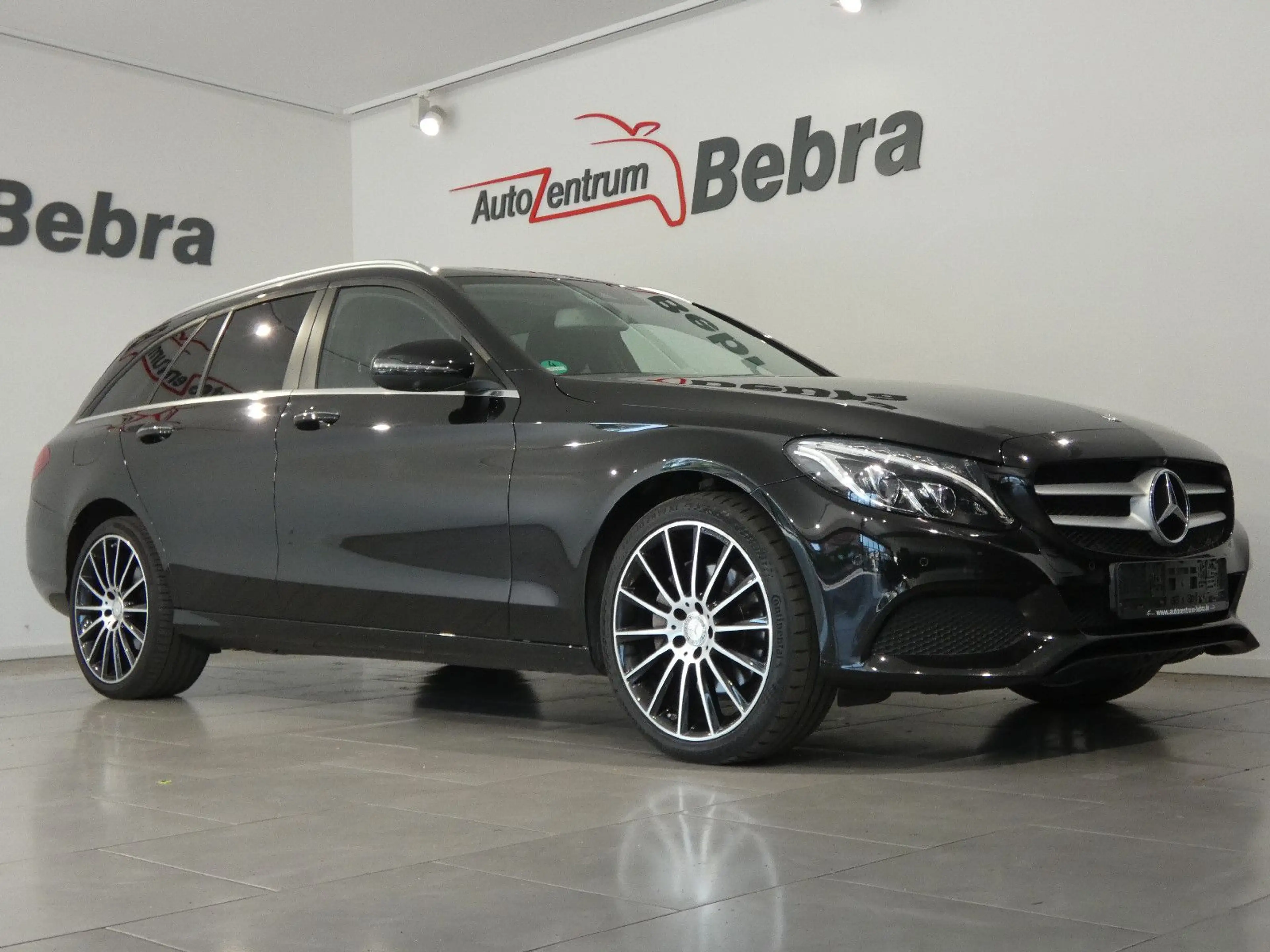 Mercedes-Benz C 250 CGI T-Modell AMG LED/Navi/Alu 19/360°/AHK — photo 4